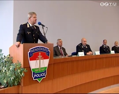 Vezet�v�lt�s a rend�rs�gen
