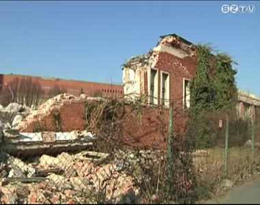 Bontják az egykori textilgyár épületeit Bontják az egykori textilgyár épületeit