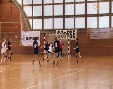 Nem jutott tov�bb a csoportj�b�l a Nagy Lajos Gimn�zium le�ny k�zilabdacsapata