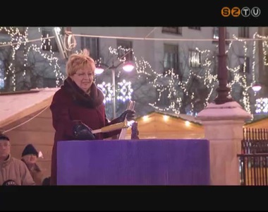 Fellobbant a második adventi gyertya lángja Fellobbant a második adventi gyertya lángja