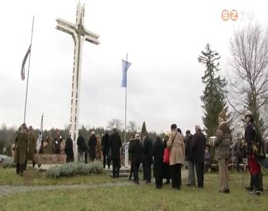 A Donnál elesettekre emlékeztek a pápai keresztnél A Donnál elesettekre emlékeztek a pápai keresztnél