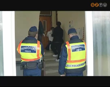 Holtan találtak két nőt a Kunc Adolf utca egyik társasházi lakásában Holtan találtak két nőt a Kunc Adolf utca egyik társasházi lakásában