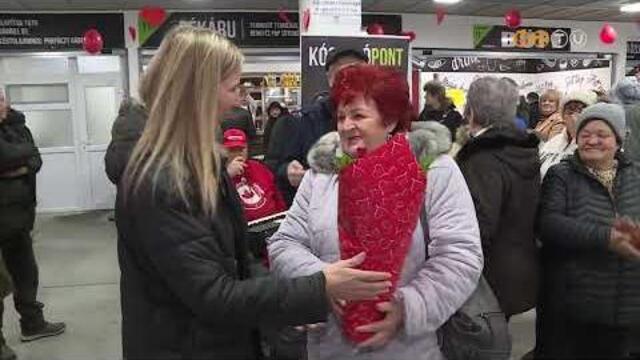 des pillanatok s virgz hagyomnyok cmmel rendeztek lmnynapot a Vsrcsarnokban