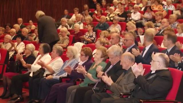 Megtelt az AGORA Savaria Filmsz�nh�z nagyterme az Id�sek vil�gnapj�n