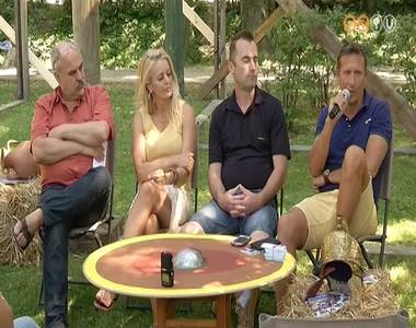 Cs�t�rt�k�n fellobban a l�ng Vesta istenn� F� t�ri templom�ban