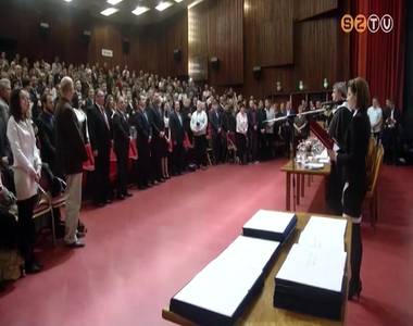 Diplomaoszt� az Elte szombathelyi k�zpontj�ban