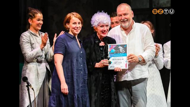 Takács Katalin vehette át a Kőszegi Várszínház Hollósi Frigyes-díját Takács Katalin vehette át a Kőszegi Várszínház Hollósi Frigyes-díját