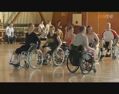 Egy�tt, v�llvetve