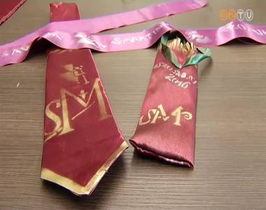 K�l�n kollekci�t k�sz�tett S�t� �va textilm�v�sz a Szent M�rton-eml�k�v tisztelet�re