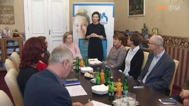 Id�n is p�ly�zhatnak Csal�dbar�t Munkahely c�mre a c�gek