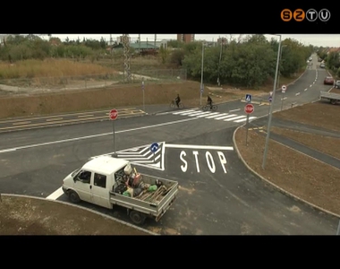 Az utolsó simításokat végzik a Csaba utcai felüljárón Az utolsó simításokat végzik a Csaba utcai felüljárón