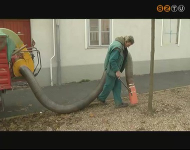 Beindult a gépesített lombszívás a Szombathelyi Parkfenntartónál Beindult a gépesített lombszívás a Szombathelyi Parkfenntartónál