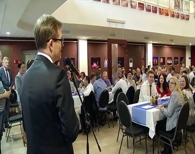 Az EPCOS k�sz�nt�tte h�s�ges munkat�rsait