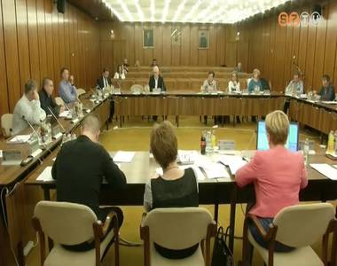 �l�sezett a jogi bizotts�g