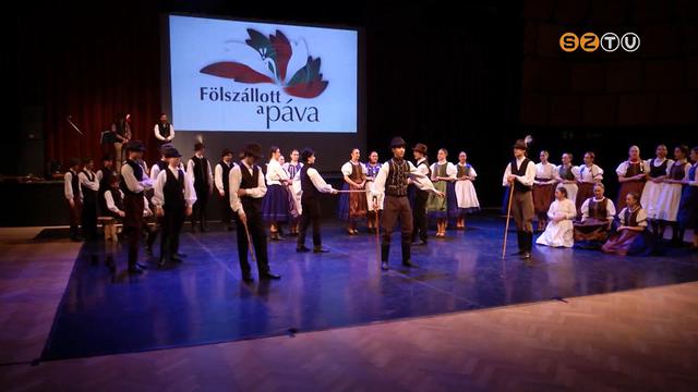 A Vasi Kislegénycéh és a 2019-es Fölszállott a páva szereplői gáláztak az AGORA-ban A Vasi Kislegénycéh és a 2019-es Fölszállott a páva szereplői gáláztak az AGORA-ban