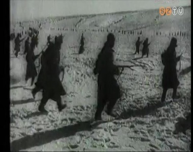 V�rhat�an 100-120 katona j�rja majd v�gig a Doni H�s�k Eml�kt�r�t