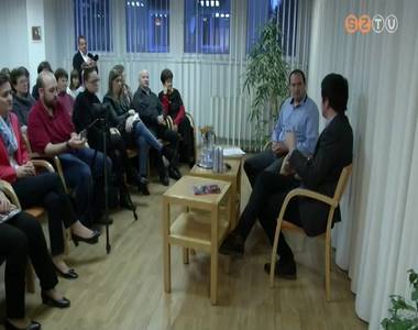 Feh�r Ren�t� k�lt� volt legut�bb a k�nyvt�ri B�jol�-sorozat vend�ge