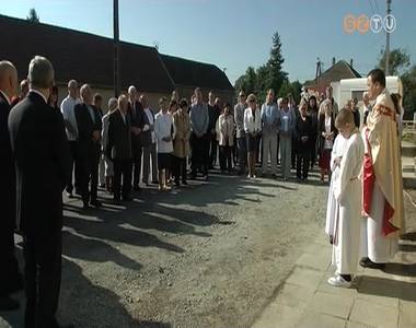 �jperinti fel�j�t�sok