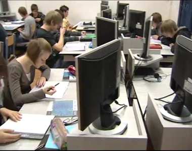 K�ttannyelv� k�pz�s a Kanizsaiban