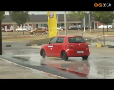 A biztons�gos k�zleked�s szab�lyaira h�vja fel a figyelmet a magyar Aut�klub orzs�gj�r� rendezv�nye