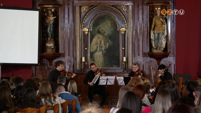 Komolyzenét vittek a diákoknak Komolyzenét vittek a diákoknak