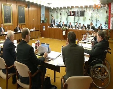 K�zgy�l�s el�zetes