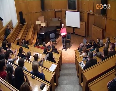 Irodalmi est a M�v�szeti Szakk�z�piskol�ban