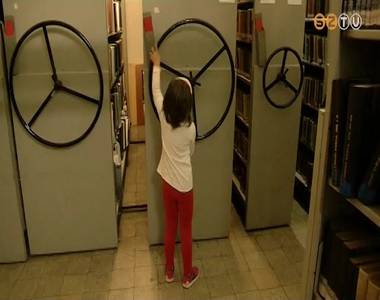 �jjel a k�nyvt�rban