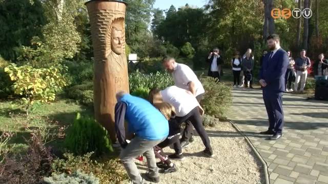 56-os megeml�kez�s a K�moni Arbor�tumban