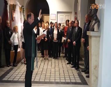 Felavatt�k Rem�nyik S�ndor mellszobr�t a r�la elnevezett iskol�ban