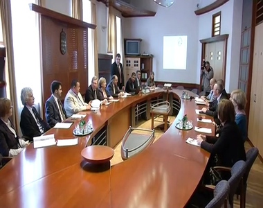 Kerekasztal-f�rumot tartott a Szombathelyi T�rv�nysz�k eln�ke