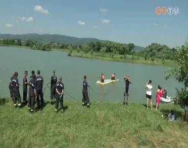 V�zb�l ment�si gyakorlatot tartottak a katasztr�fav�d�k a luk�csh�zi Ab�rt-tavon