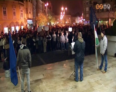 Tüntetést szerveztek hétfőn a közfelháborodás napján Szombathelyen is Tüntetést szerveztek hétfőn a közfelháborodás napján Szombathelyen is