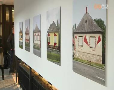 Sz�nes mot�vumokkal d�sz�tett kockah�zak az �j Irok�z Gal�ri�ban