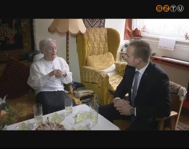 90. születésnapja alkalmából köszöntötte Nyári Oszkárnét Szakály Gábor tanácsnok 90. születésnapja alkalmából köszöntötte Nyári Oszkárnét Szakály Gábor tanácsnok