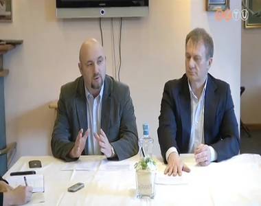 Al��r�sgy�jt�st ind�t a Demokratikus Koal�ci�