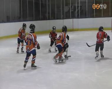 K�t nap alatt k�t koroszt�lyos j�gkorong torn�t rendeztek Zalaegerszegen