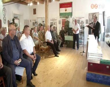 El�sz�r k�sz�lt a magyar katonai elh�r�t�s t�rt�net�r�l �sszefoglal� munka