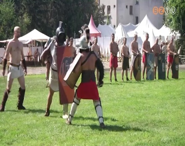 Harci bemutat�k a T�maparkban