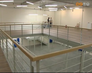 M�r zajlik a m�zeumpedag�giai foglalkoztat� helyis�g berendez�se