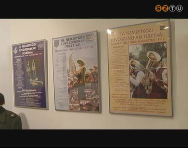 Kiállítás nyílt a Berzsenyi Dániel Könyvtárban a fúvósok jubileumának alkalmából Kiállítás nyílt a Berzsenyi Dániel Könyvtárban a fúvósok jubileumának alkalmából