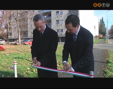 �nnep�lyesen felavatt�k a K�rolyi Antal utc�ban a 4,5 milli� forintb�l fel�j�tott j�rd�t