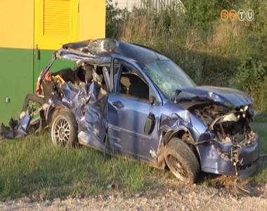 Vonattal ütközött egy személygépjármű Vonattal ütközött egy személygépjármű