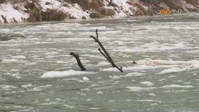 A tart�s hideg k�vetkezt�ben a vasi v�zfoly�sokon is megindult a jegesed�s