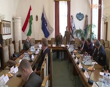 �l�sezett a V�delmi Bizotts�g