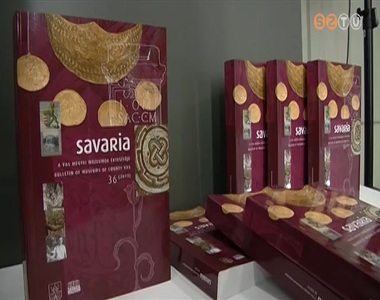 Mintegy k�t kilogramm tudom�ny