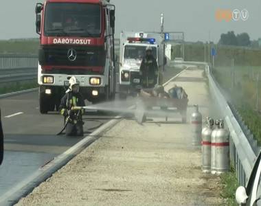 Katasztrófavédelmi gyakorlat az M86-oson Katasztrófavédelmi gyakorlat az M86-oson