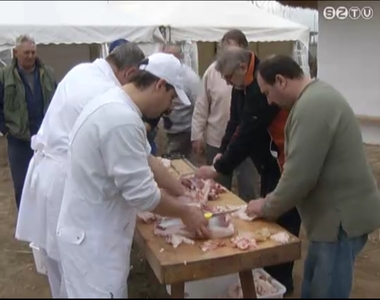 Torkos csütörtökön disznót vágtak Bükön