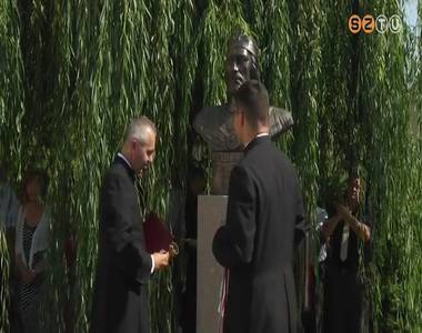 Felavatt�k Szent Istv�n mellszobr�t Szentkir�lyon