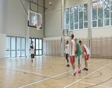 P�csett vend�gszerepel a Falco